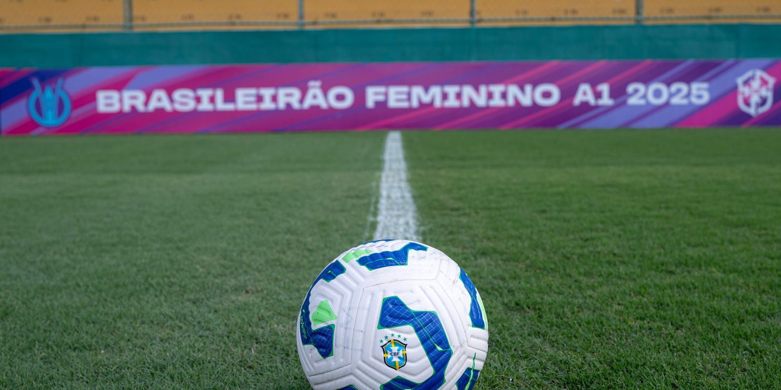 SP: Torcedores acompanham o Campeonato Feminino no Museu do Futebol