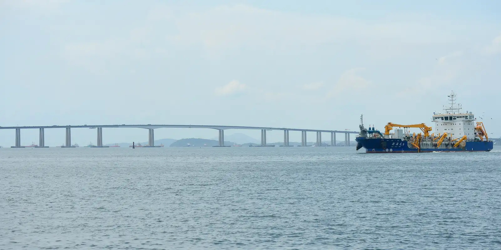 No Rio de Janeiro, Ponte Rio-Niterói é uma das vias mais movimentadas