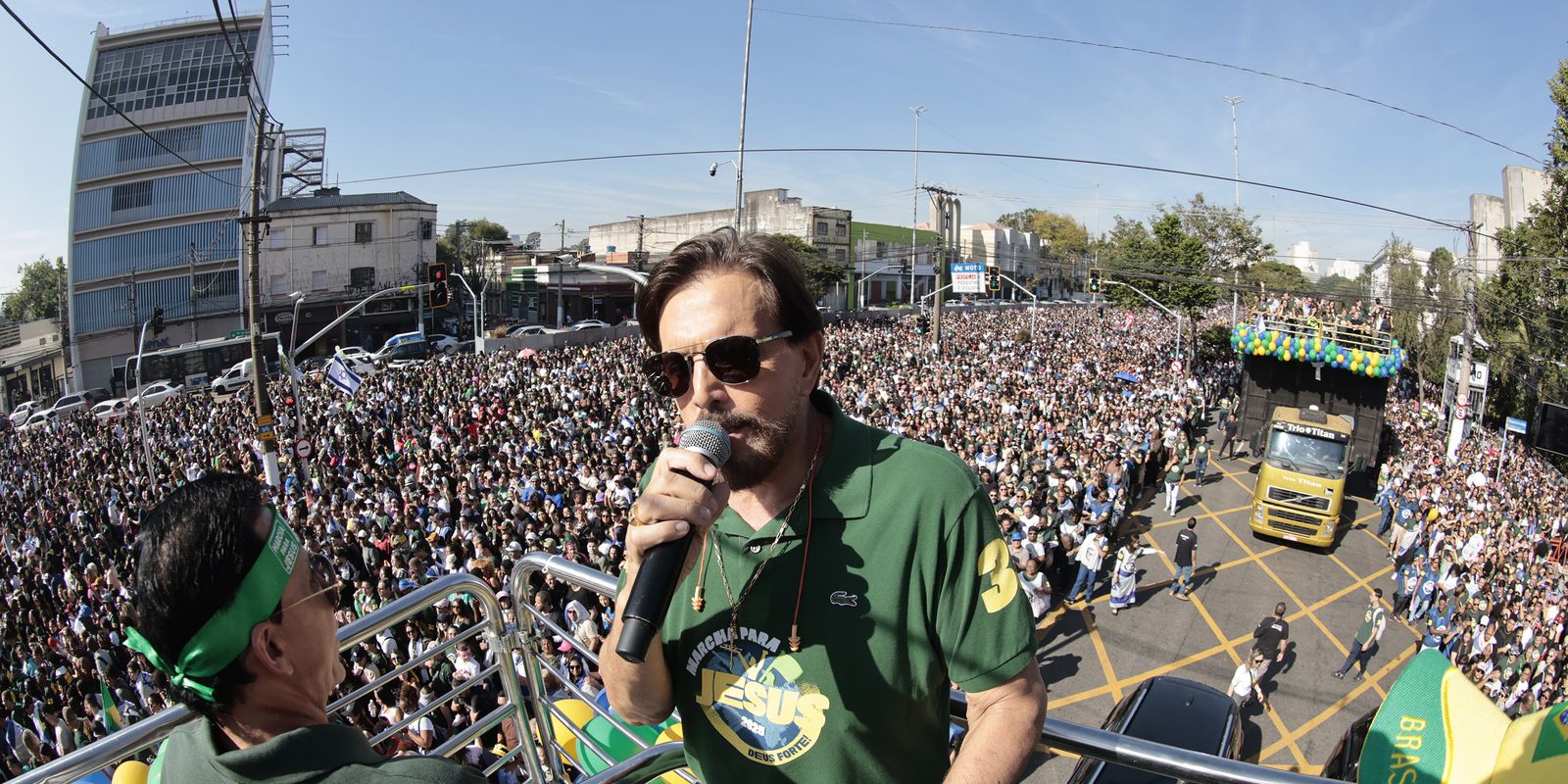 Dois milhões de fiéis acompanham a Marcha para Jesus em São Paulo