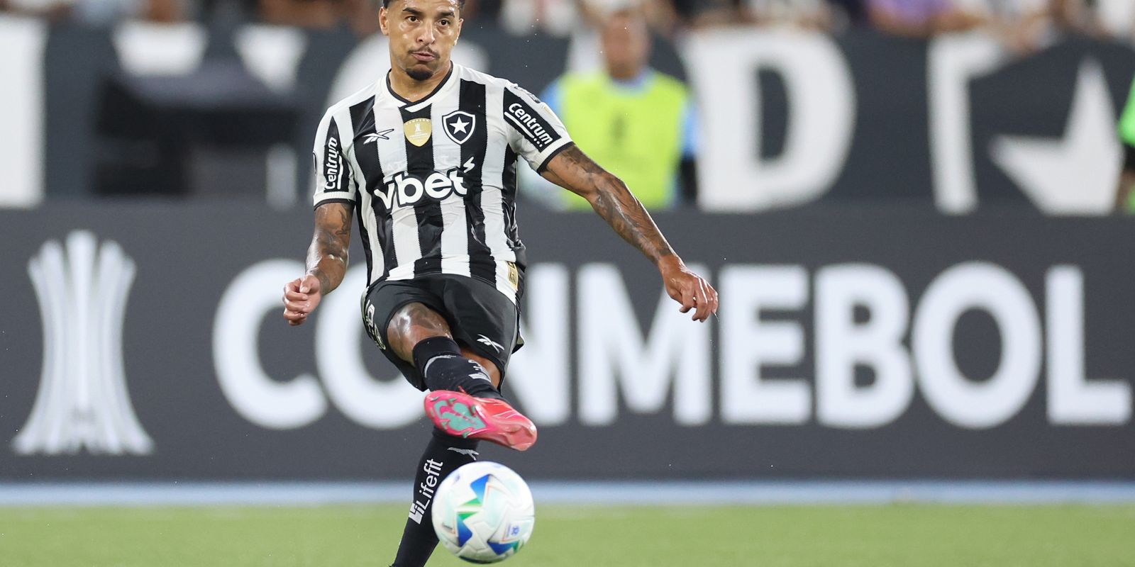 Botafogo enfrenta Paris Saint-Germain às 22h desta quinta (19)