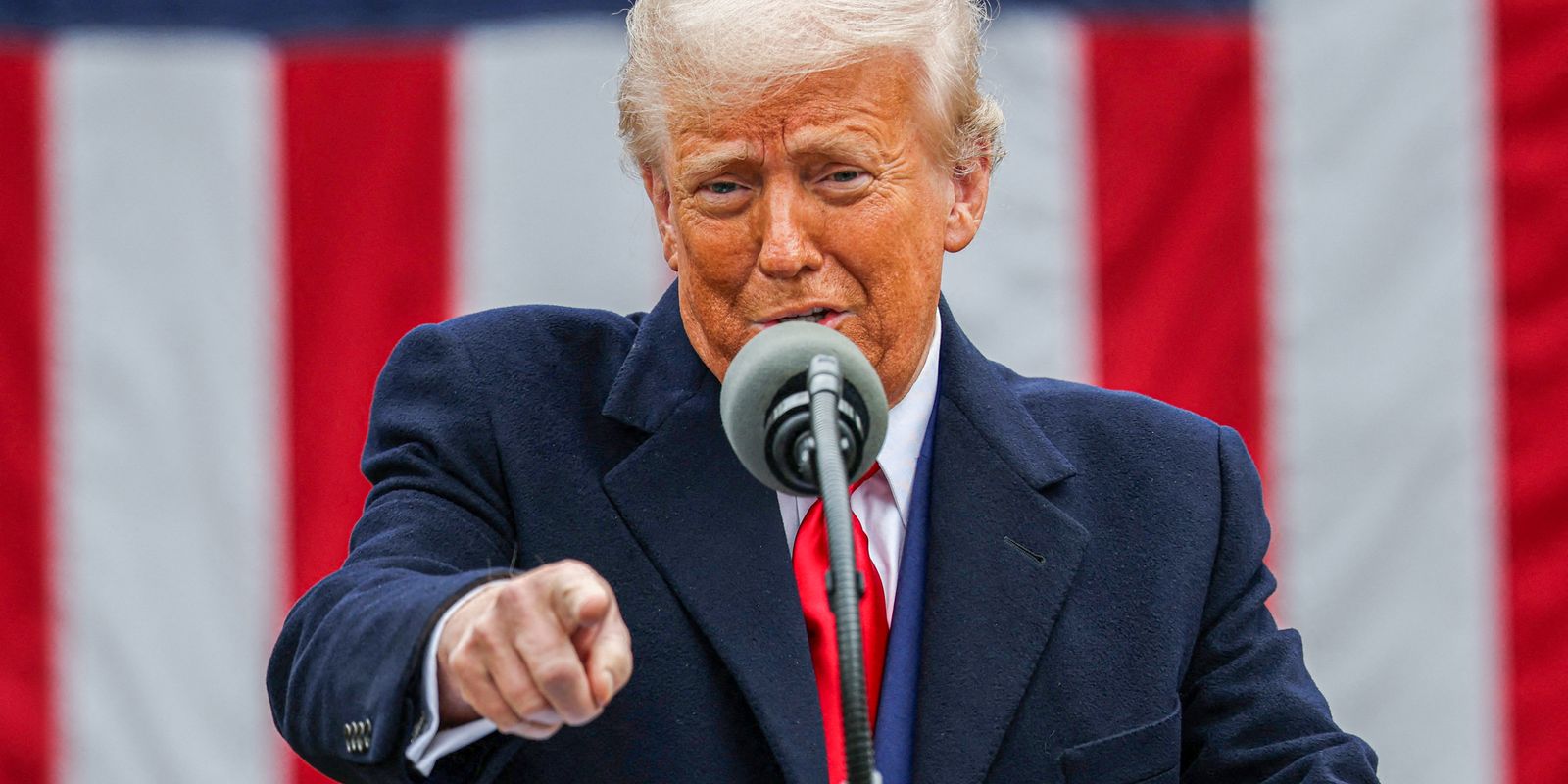 Trump anuncia ataque a três usinas nucleares do Irã