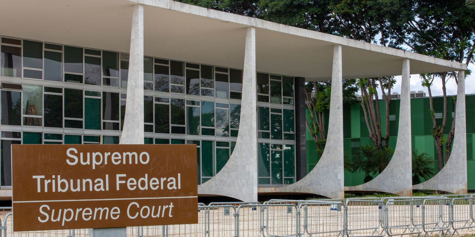 Acareação entre Mauro Cid e Braga Netto termina com acusações