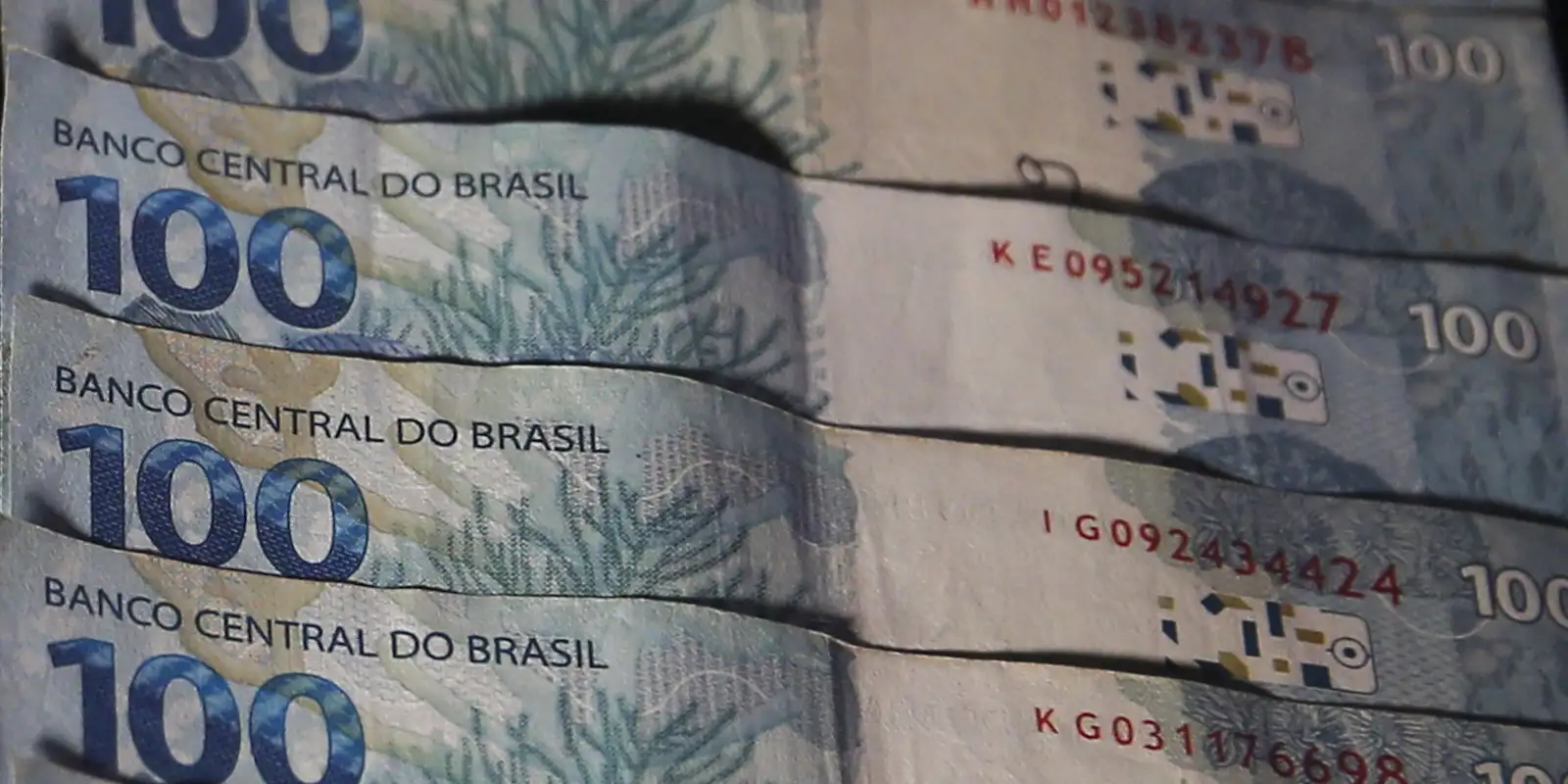 Trabalhador nascido em setembro e outubro já pode sacar abono salarial