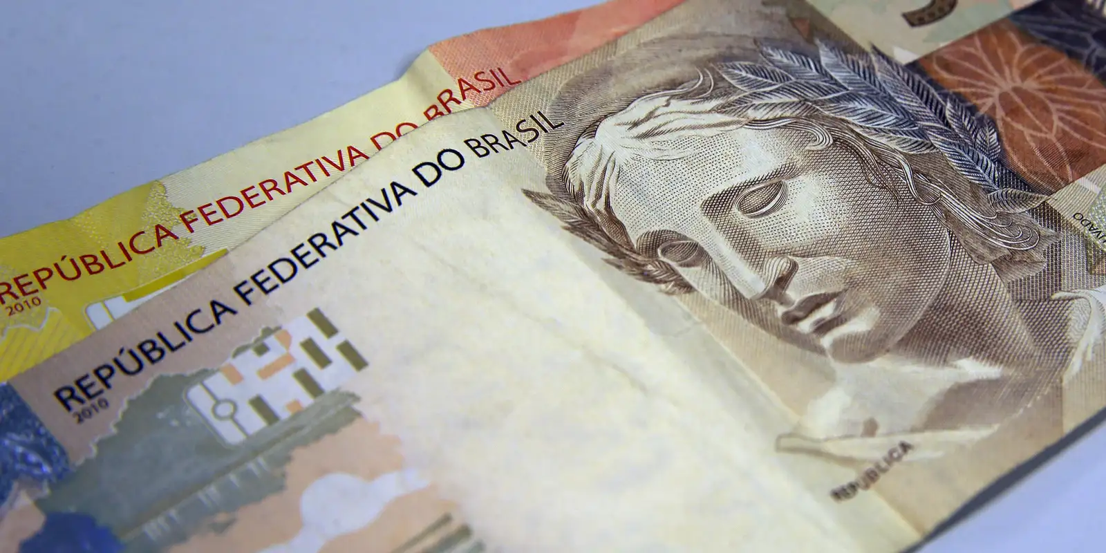 Caixa libera abono salarial para nascidos em setembro e outubro
