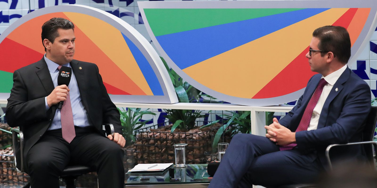Tarifaço: Davi Alcolumbre e Hugo Motta defendem soberania do Brasil