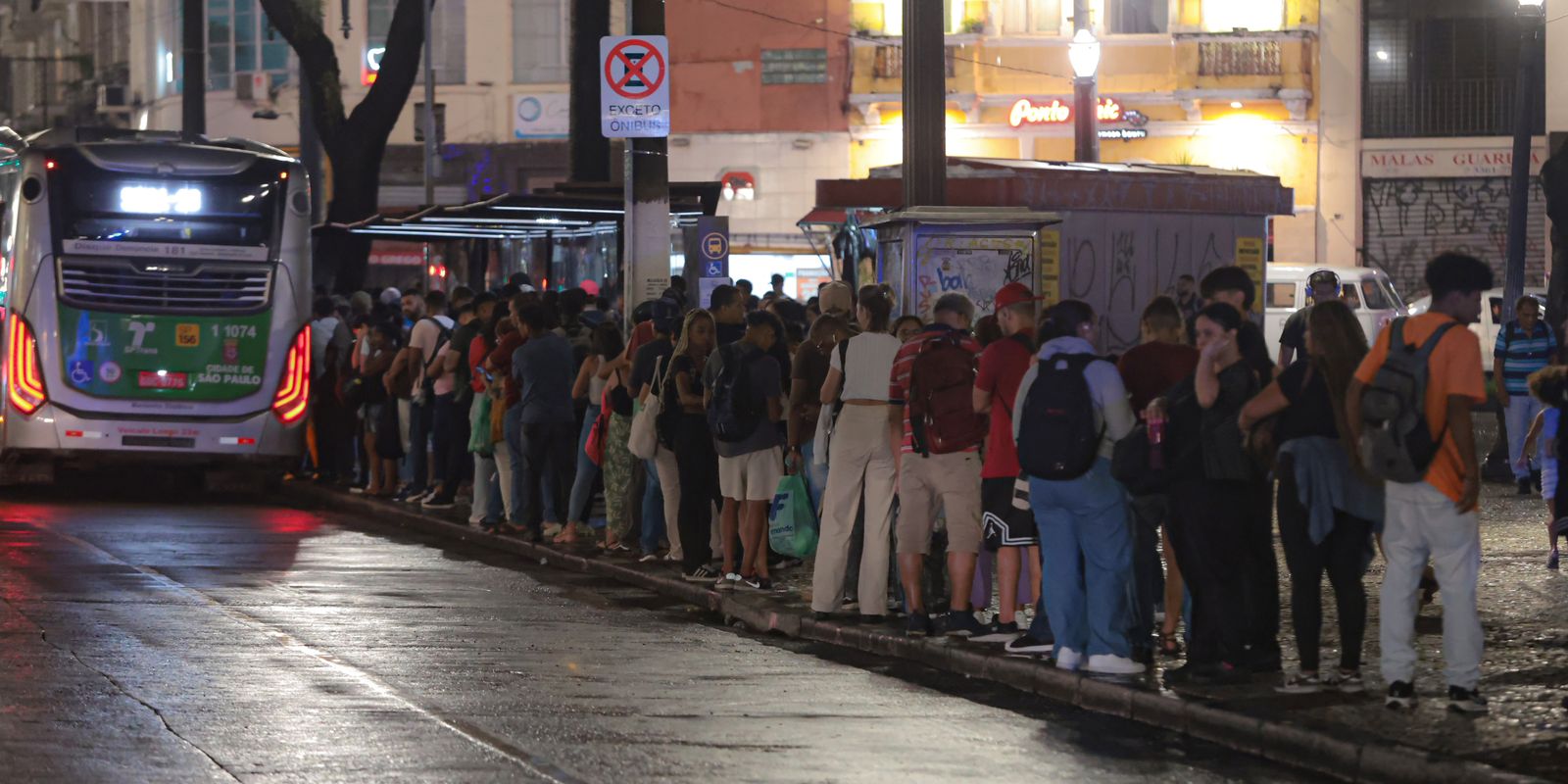 Mais 32 ônibus sofrem ataque de vandalismo em São Paulo
