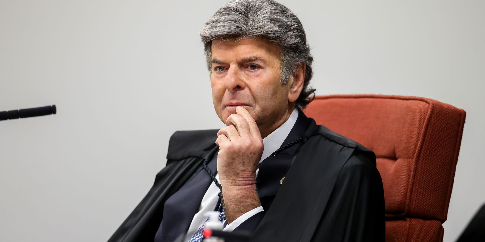Fux vota contra medidas cautelares impostas a Bolsonaro