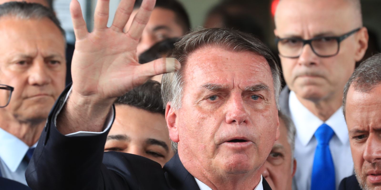 PGR tem 48 horas para se manifestar sobre pedido de asilo de Bolsonaro