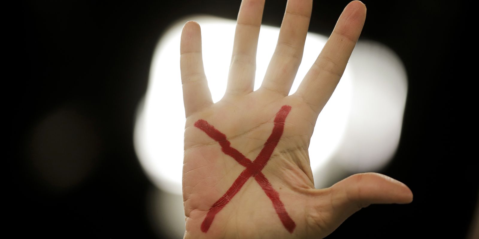 Violência digital contra mulheres atinge níveis alarmantes