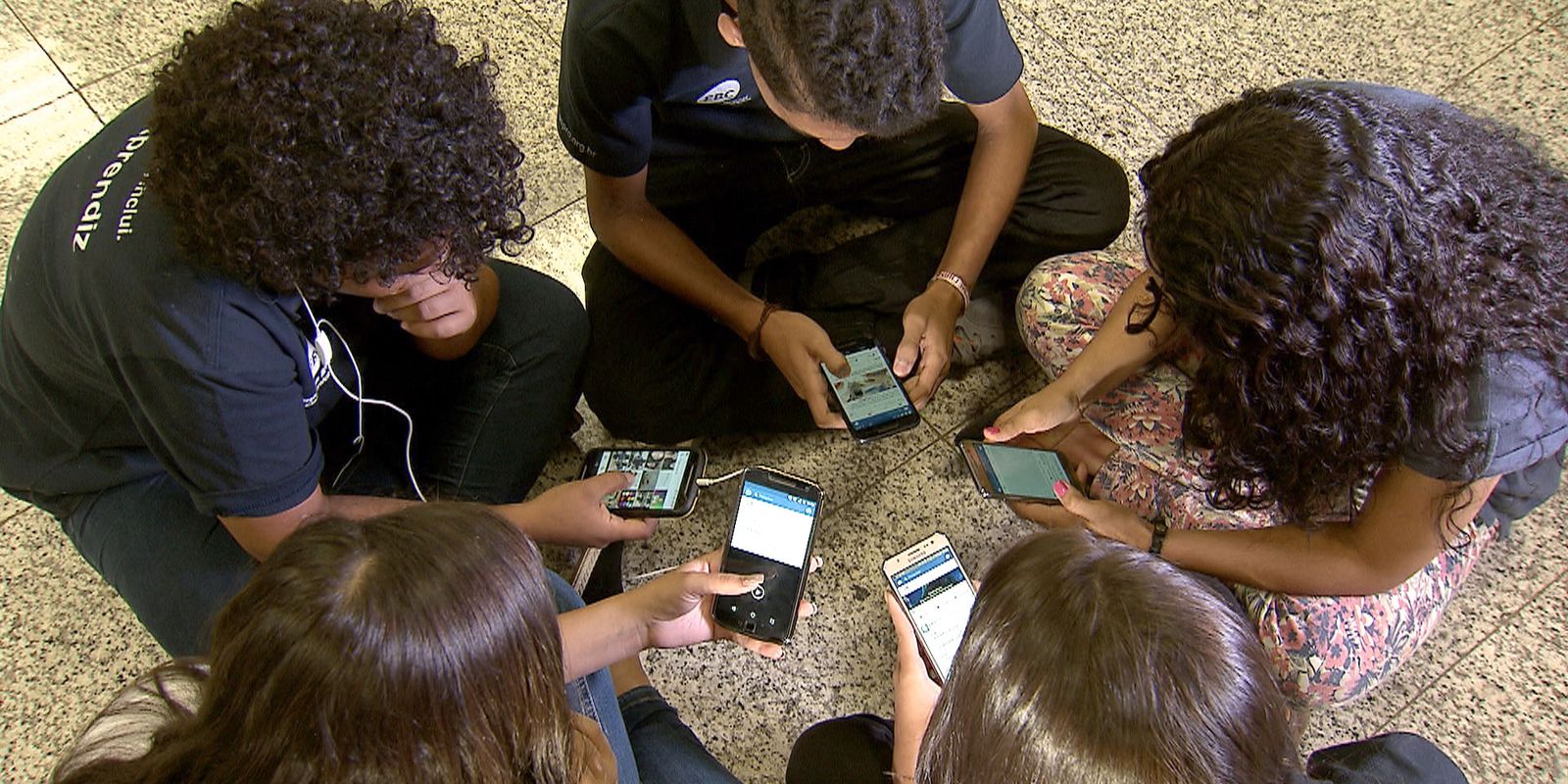 Alunos do Rio têm melhora na aprendizagem após proibição de celular