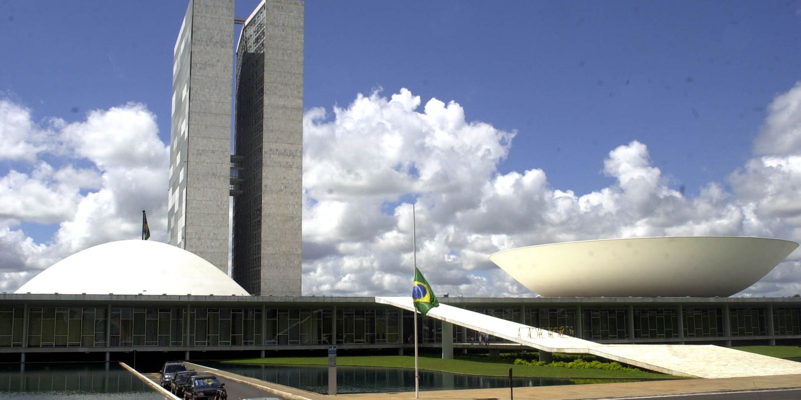Oposição articula anistia; base aliada fala em inconstitucionalidade