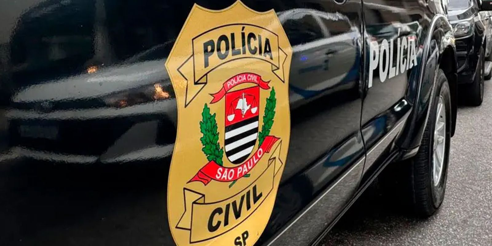 Polícia Civil apreende carro de luxo de influenciador "Gato Preto"